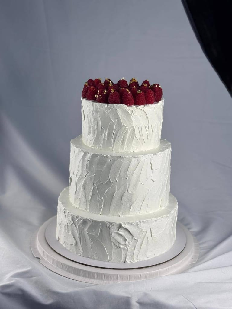 Wedding White Cherry Cake 6kg - Image 1
