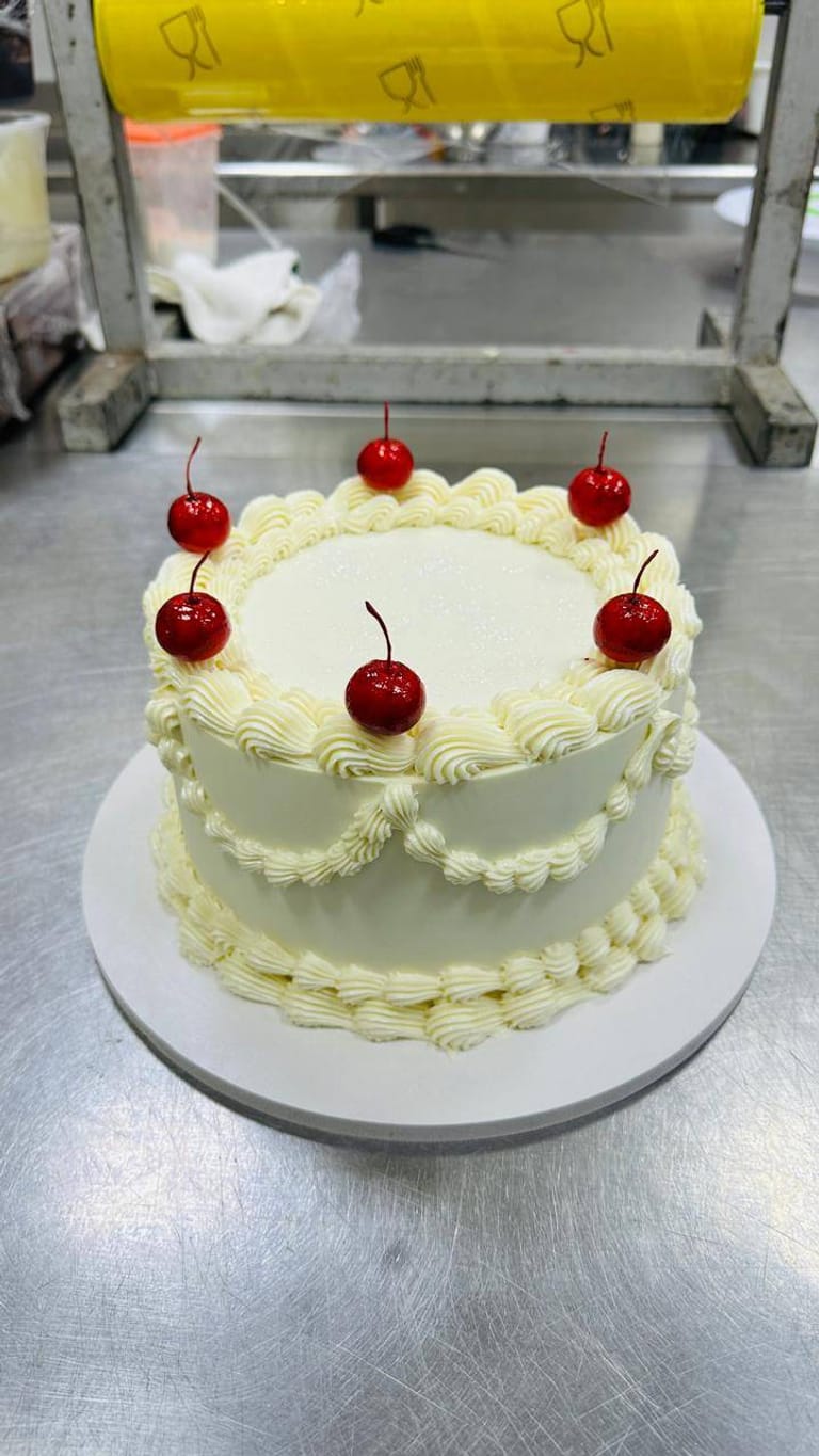 Anniverssary white cherry cake 1kg - Image 2