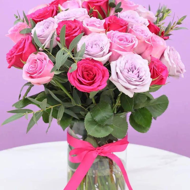 Candy 31 Roses in Vase - Image 3