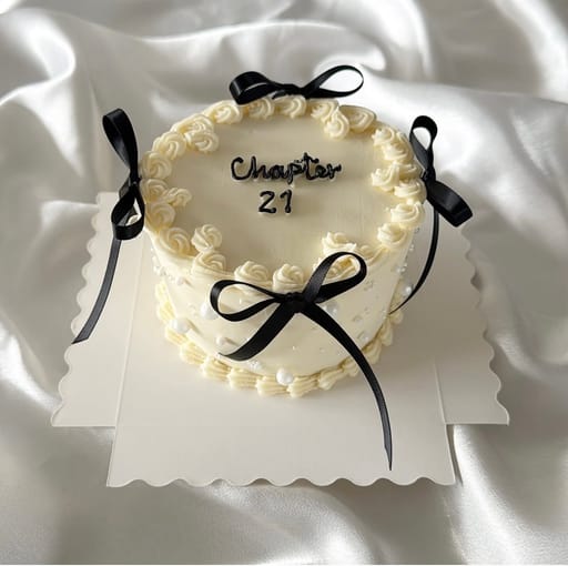 4-Inch Bento Cake (Clear Box with Ribbons & Pearls)