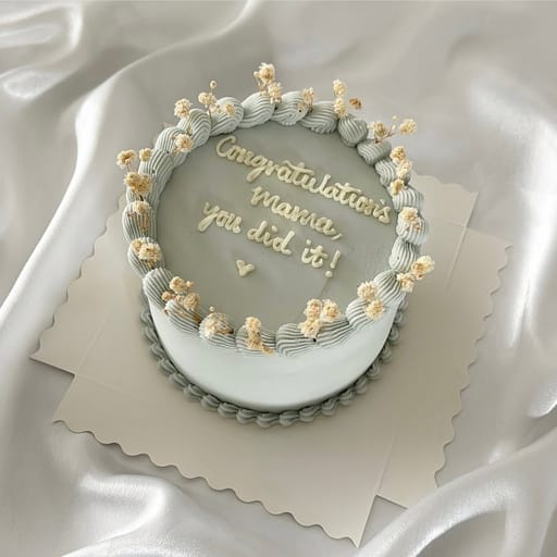 5-Inch Round Bento Cake (with Simple Dried Flowers)