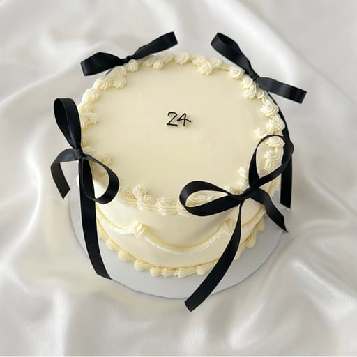 6-Inch Round Two-Layer Cake (Vintage Piping with Black Ribbon)