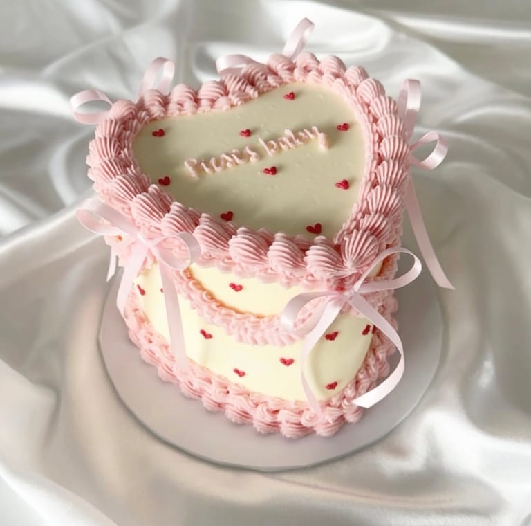 6-Inch Heart Cake (Vintage Piping & Ribbon) - Image 2