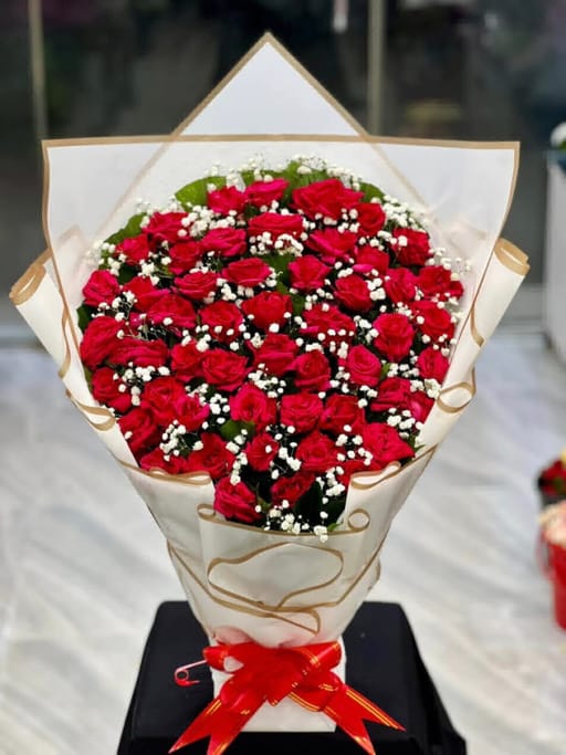 Red Rose Stand Bouquet 