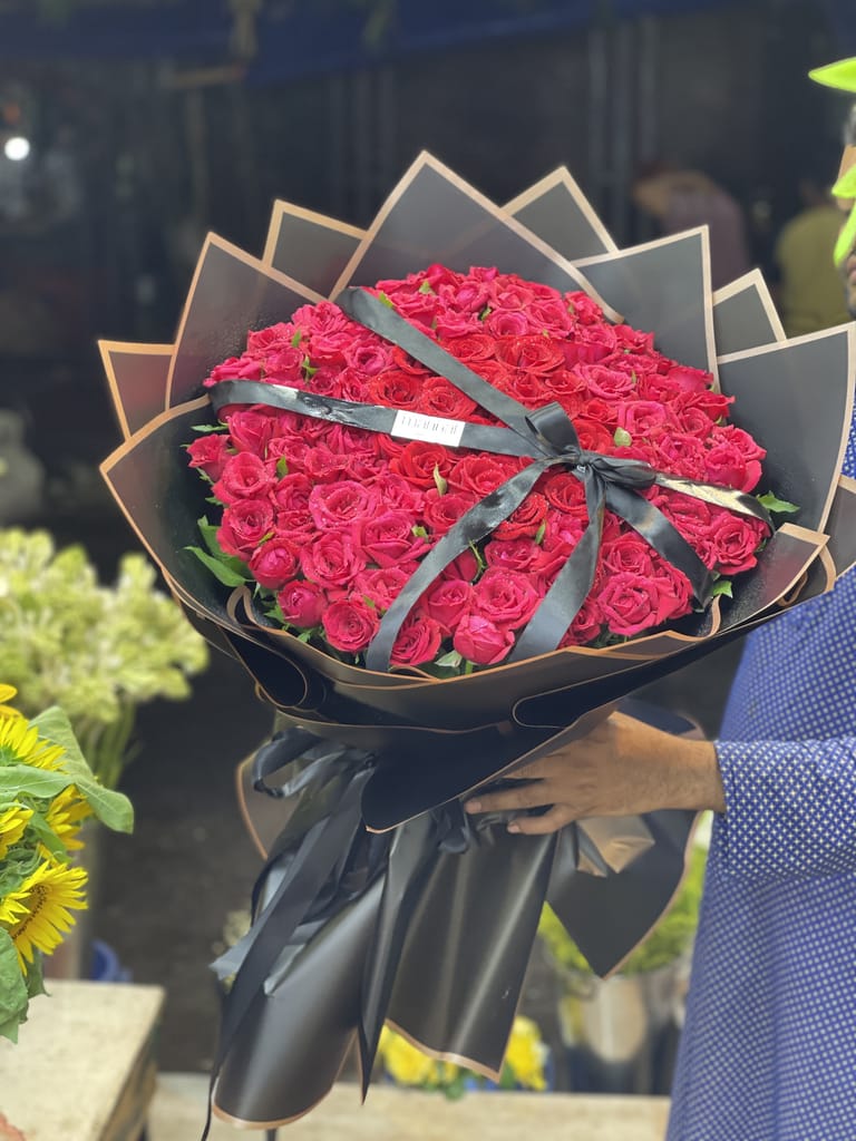 100 Red Roses - Image 1
