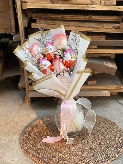 JOY Kinder Egg Bouquet