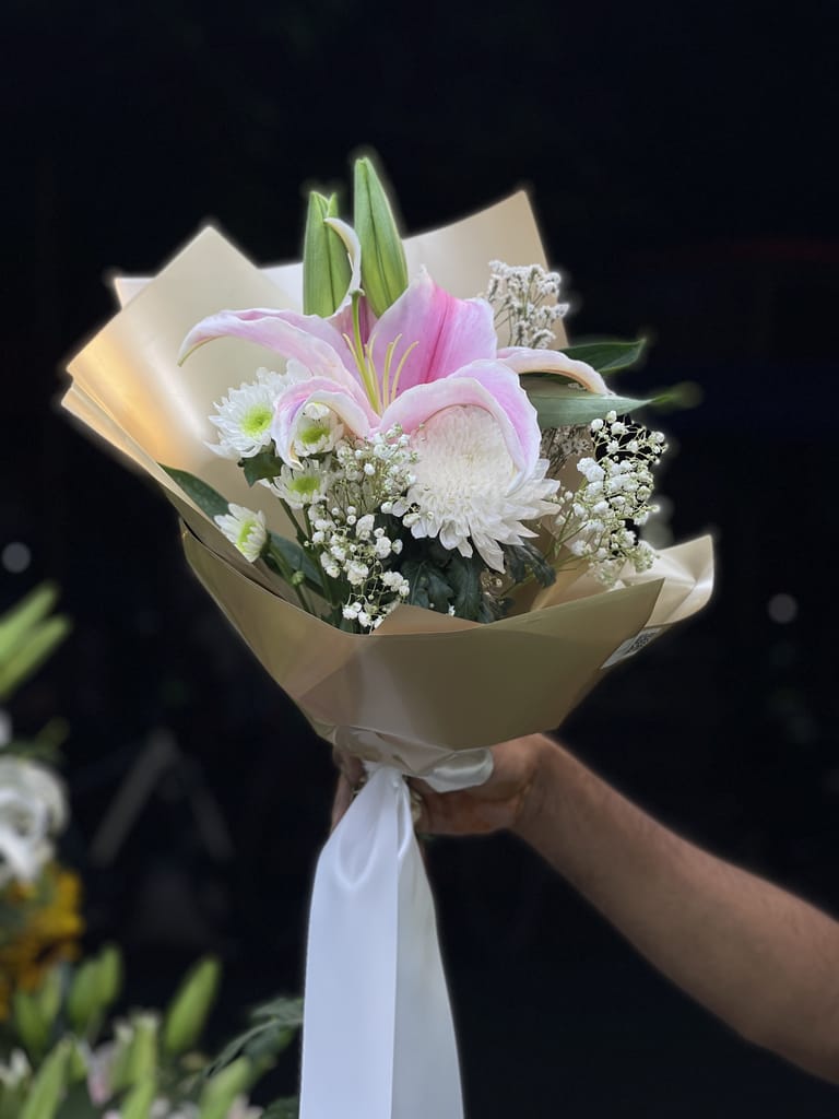 Mini Lily Bouquet - Image 1
