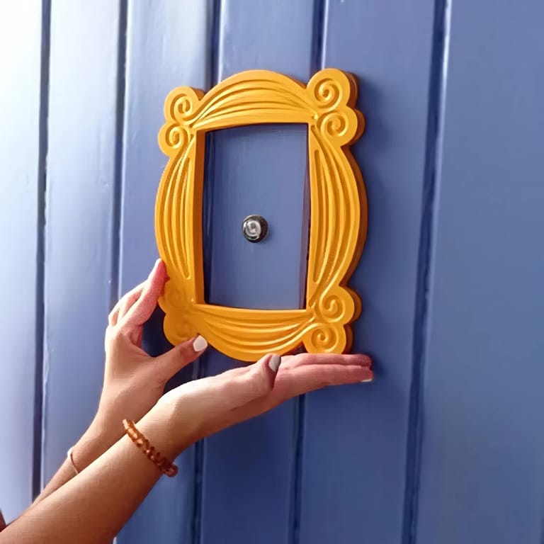 Friends Peephole Frame - Image 1