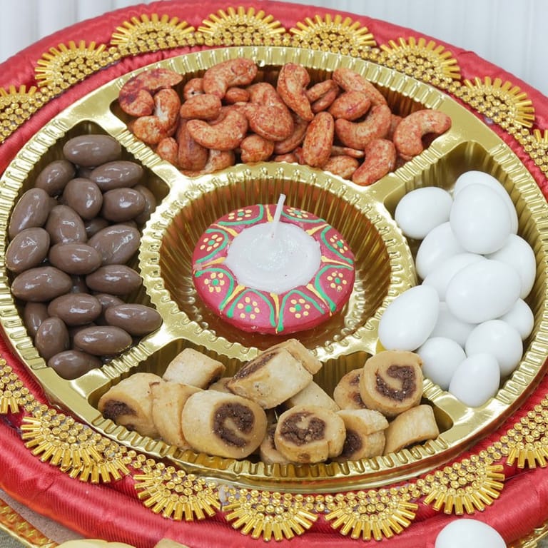 Assorted Festive Dry Fruit & Chocolate - Image 3