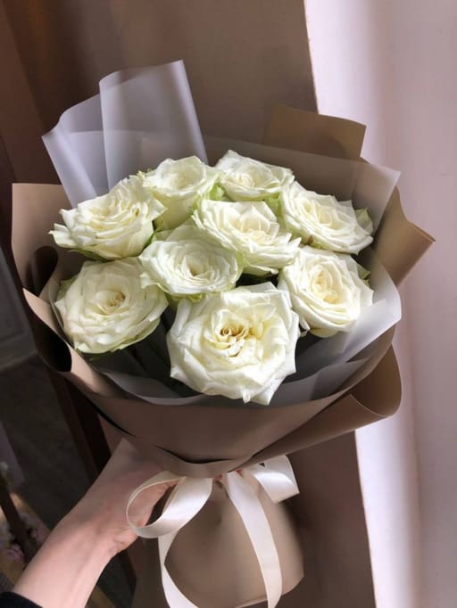 White roses 