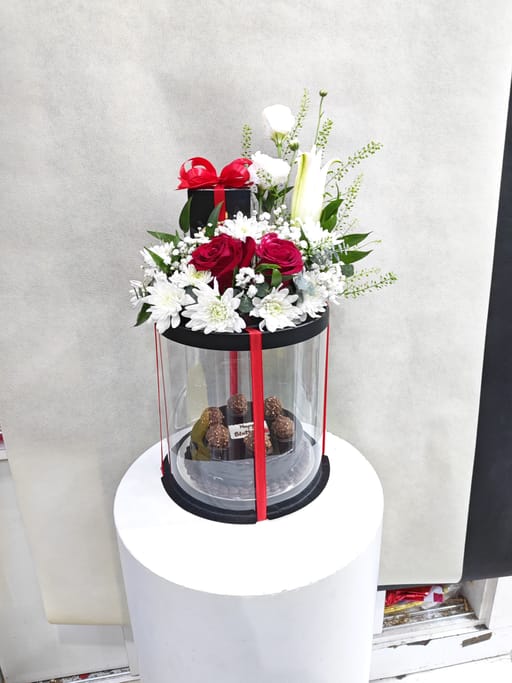 Cake With Flower box
