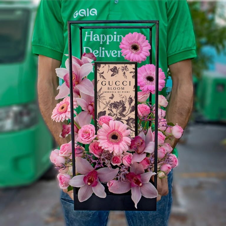 Elegant Gift Stand - Image 1