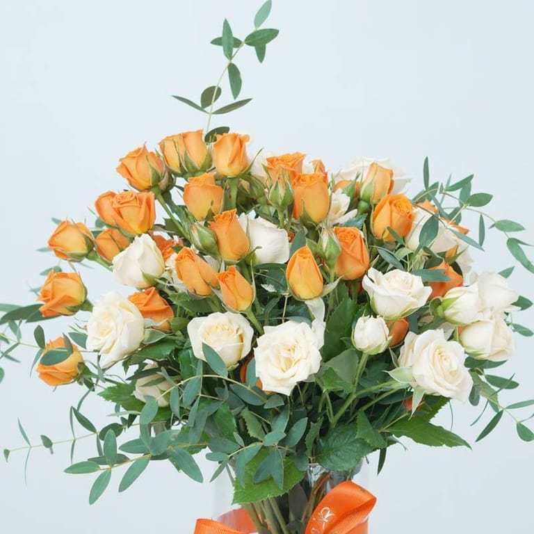 Fantastic 11 Baby Roses In Vase - Image 3