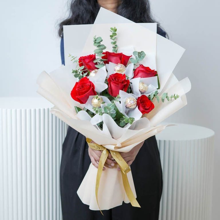 Lovely 6 Red Roses and Ferrero - Image 2
