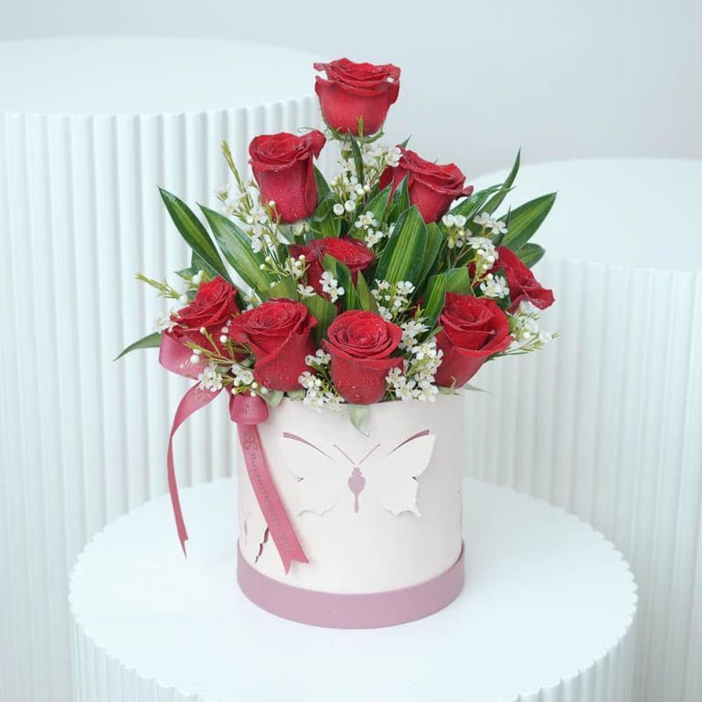 Innocence 9 Red Roses Box Innocence 9 Re - Image 1
