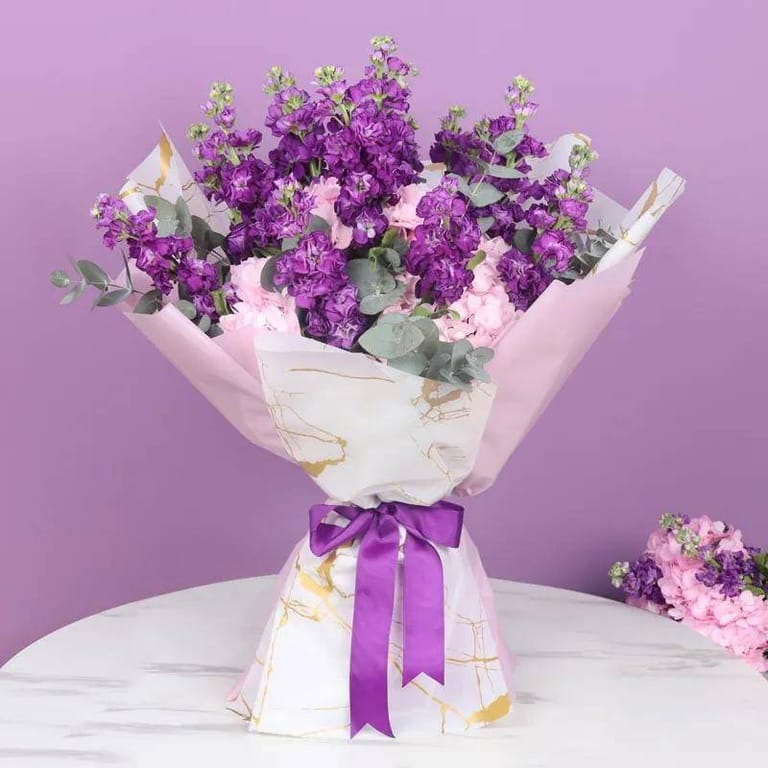 Standing Beauty 21 Matthiola & Hydrangea - Image 4