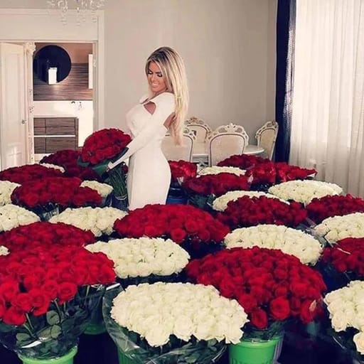 Love Garden 2100 Roses