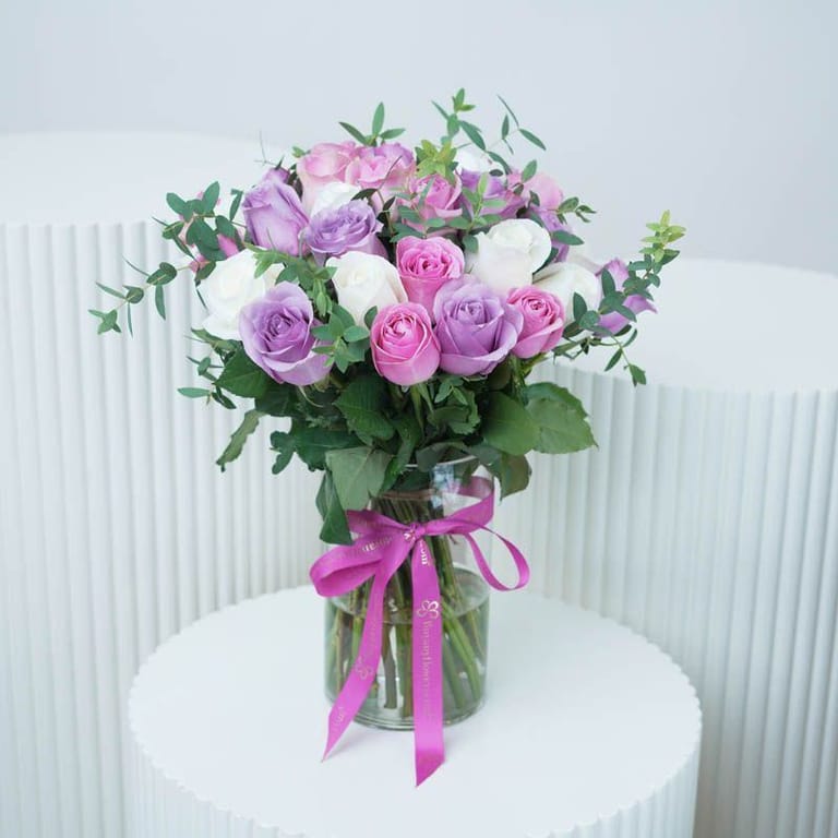Grace 31 Roses in Vase - Image 4