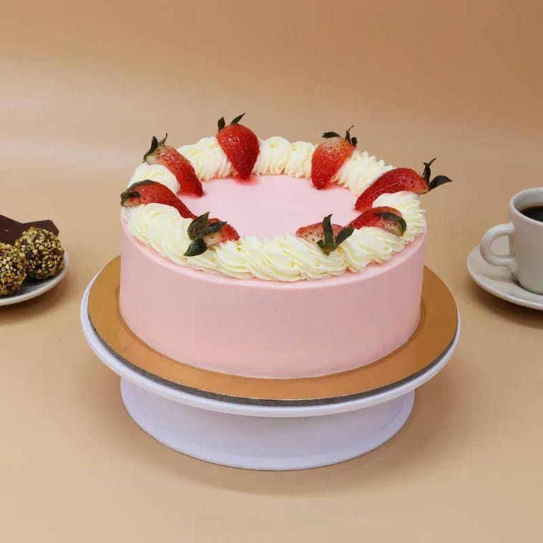 Classic Strawberry Cake - Image 4