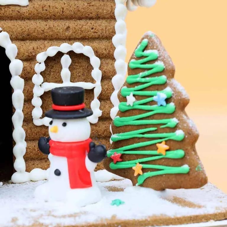 Gingerbread House Cake - Image 4