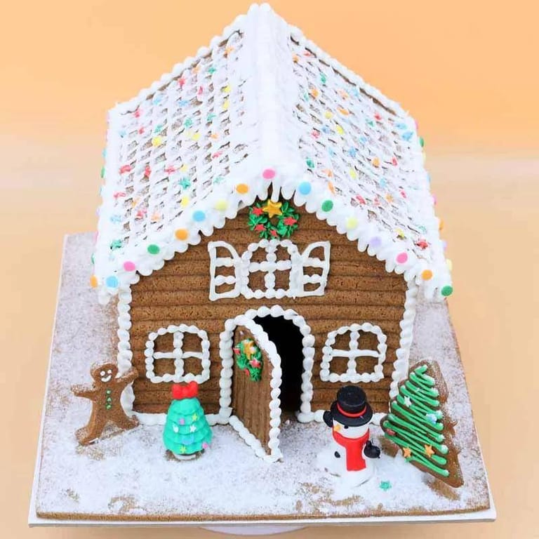 Gingerbread House Cake - Image 5