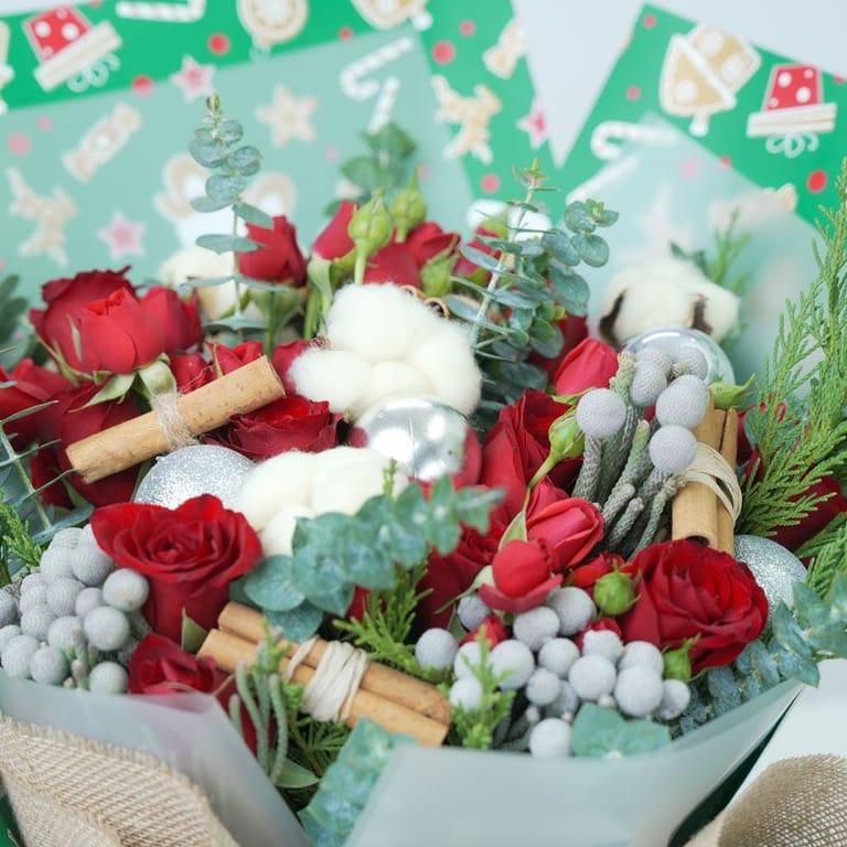 Christmas Red Roses - Image 4