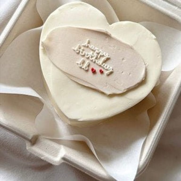 Heart Shape Lunch Box Cake - Image 1