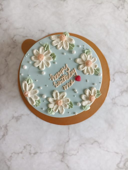 Sky Daisy Birthday Cake
