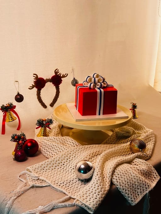 Christmas Gift Box cake 1kg