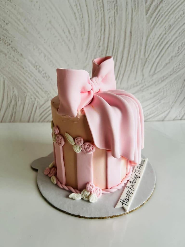 Bow Theme Cake - Image 6