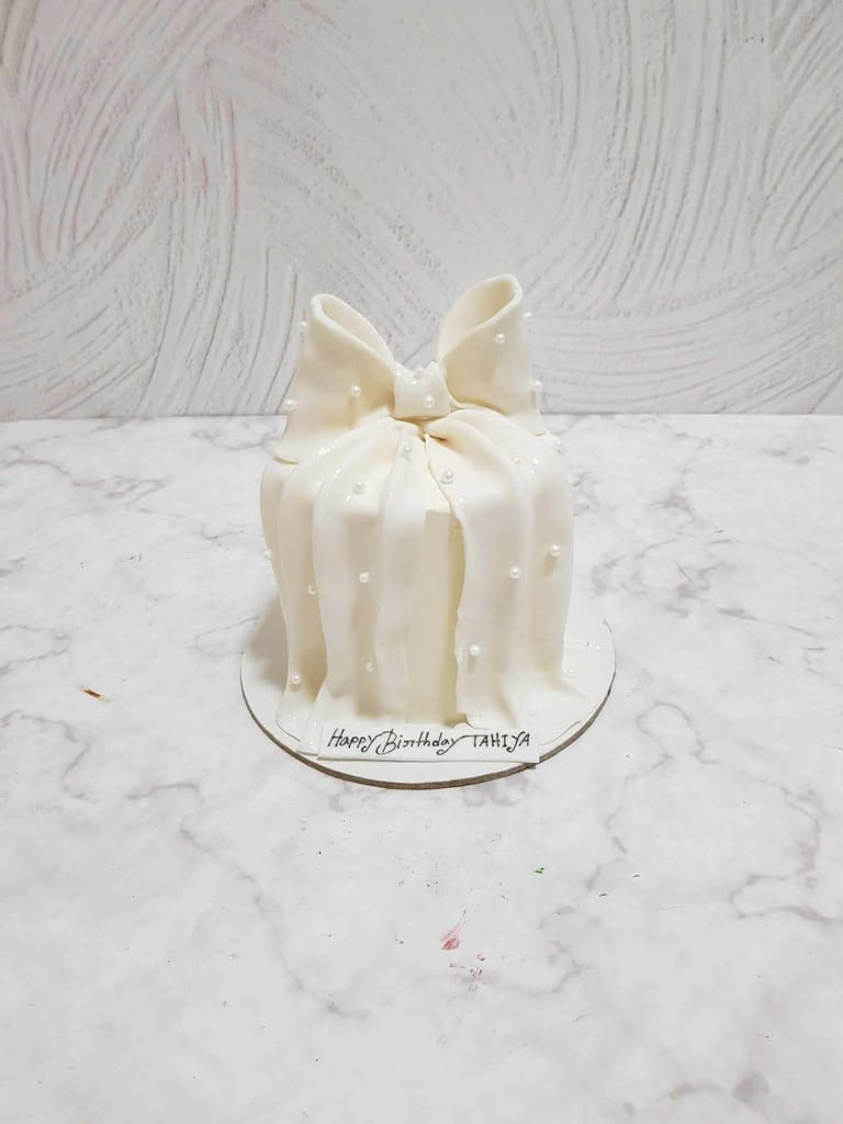 Bow Theme Cake - Image 7
