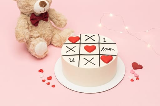 Tic Tac Toe Valentines Cake