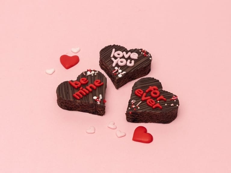 Mini Heart Valentines 7cm Brownies - Image 1