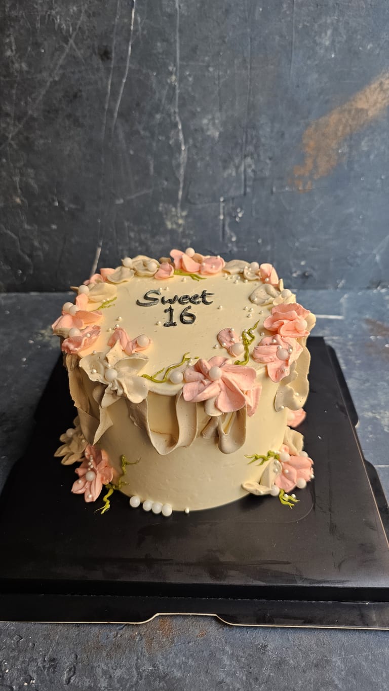 Floral Design Cake - Image 2