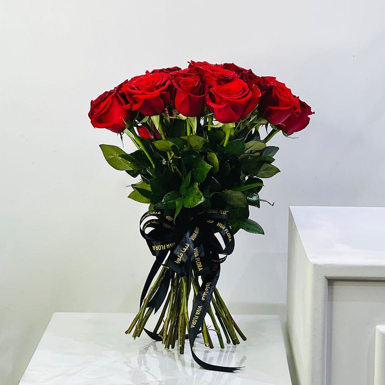 Classic 25 Red Roses - Image 2