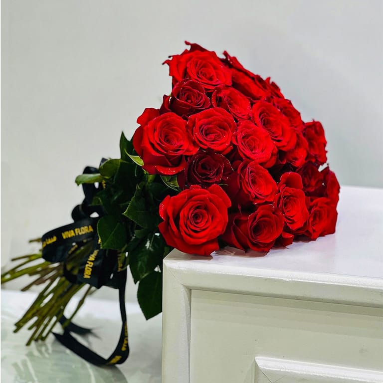 Classic 25 Red Roses - Image 1