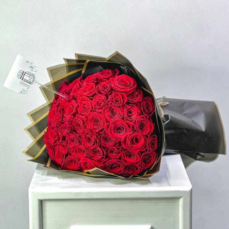50 Red Roses - Image 1