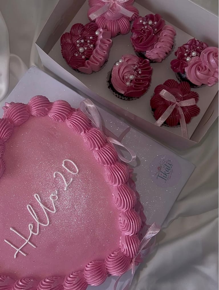 Matching Glittery Cake And Cupcakes - Image 2