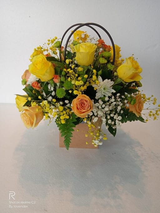 SIMPLE BEAUTY IN YELLOW