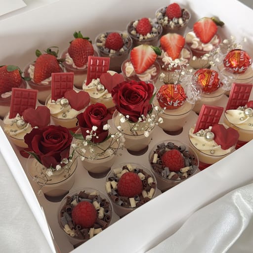 Floral Box of 24 Desserts (60ml)