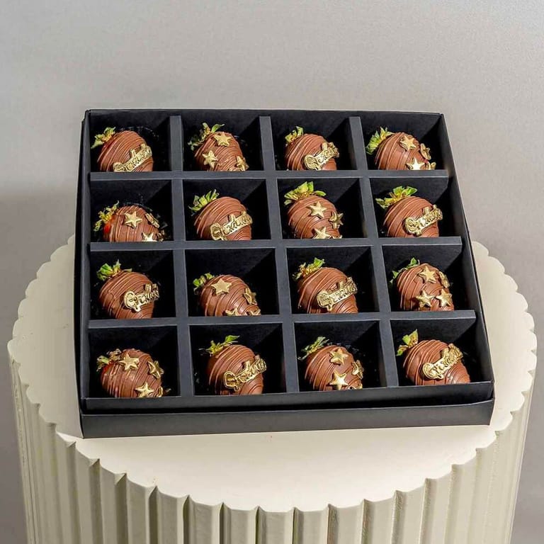 Graduation themed 16pc Strawberries