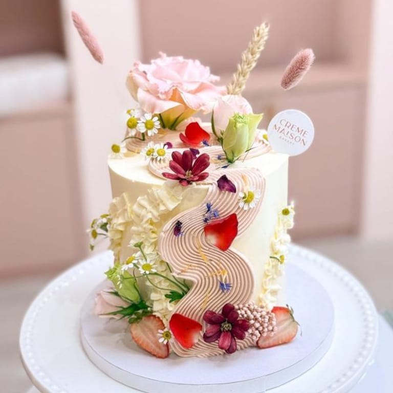 Chea Swirl Floral Cake