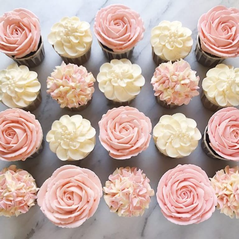 Mini Floral Cupcakes (12 Pieces) - Image 1