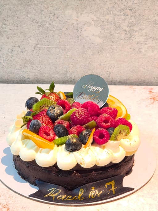 Fruit berry cake
