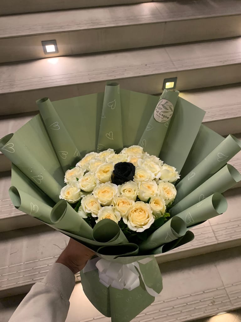 lemon rose with black rose - Image 2