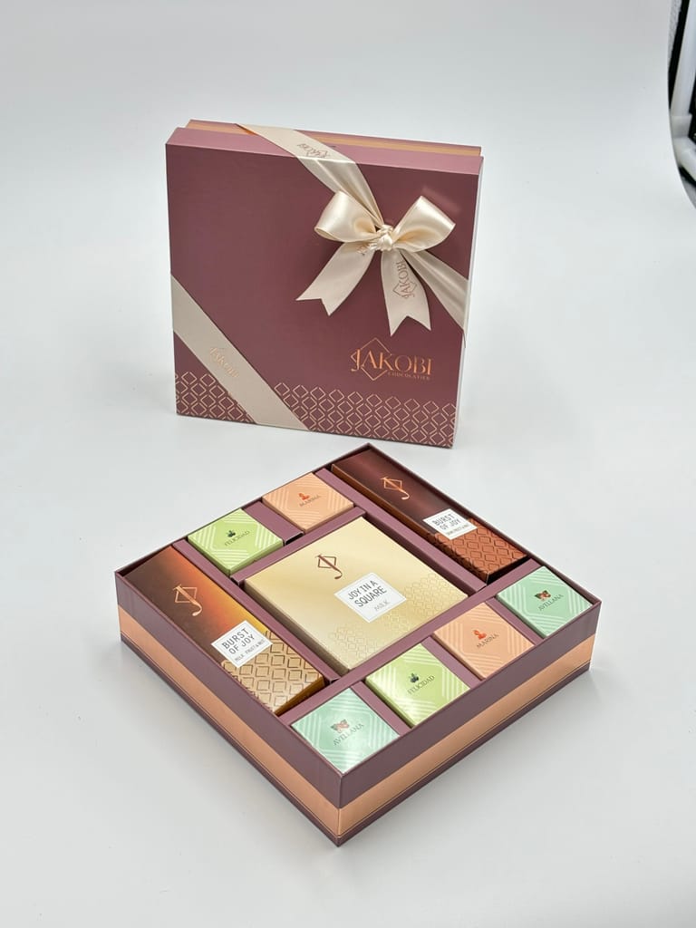 Jakobi QUADRADA Collections - Image 1