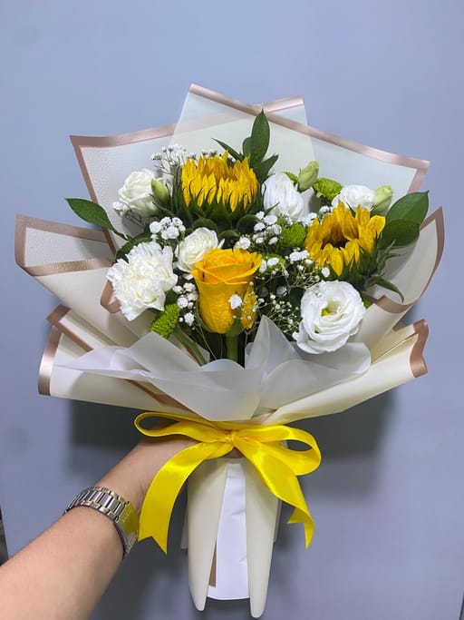 The Bright Sunflower & Ivory Serenade