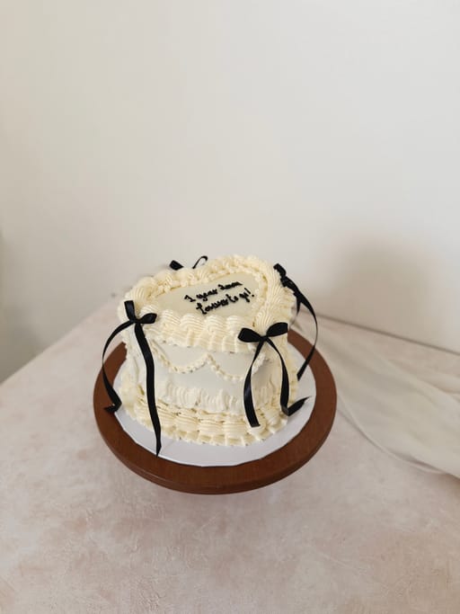 Vintage Bow Cake