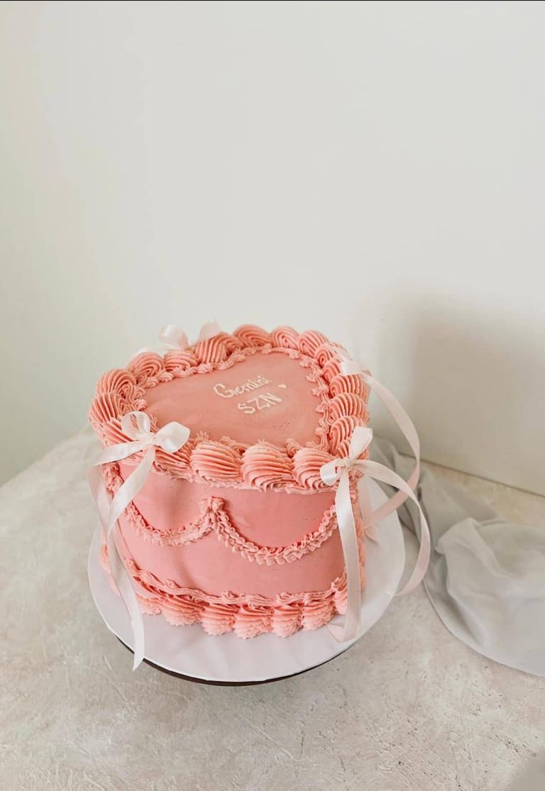 Vintage Bow Cake - Image 2