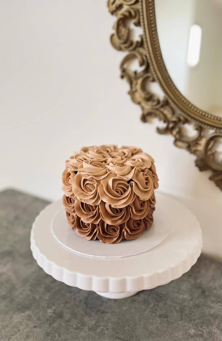 Rose Swirl Cake - Image 1